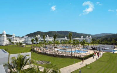 Comparing Riu Guanacaste vs Riu Palace: Which Resort is Right for You?